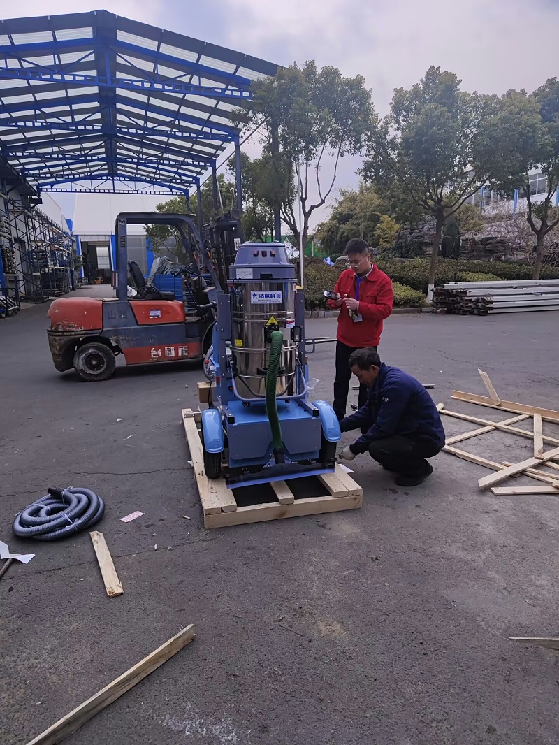 座驾工业吸尘器